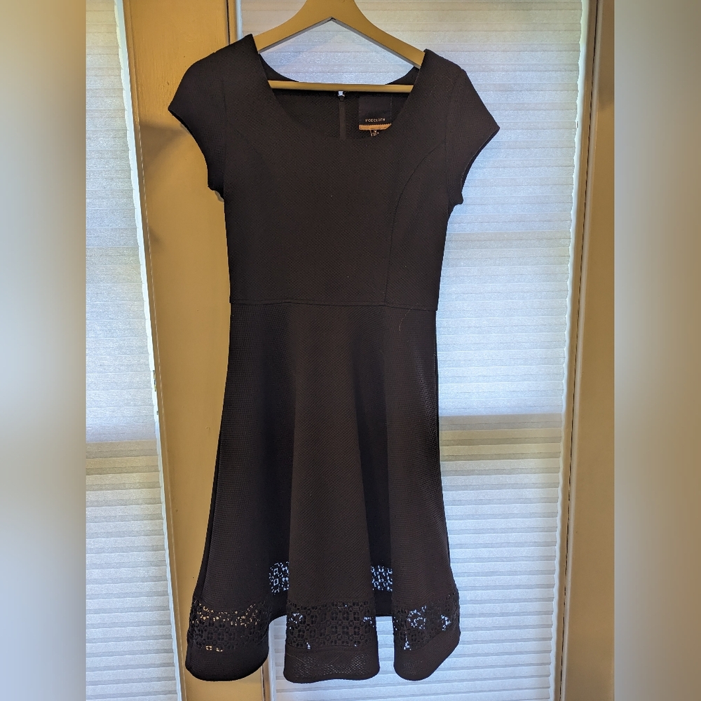 🔥DONATING 11/30💖VGUC Modcloth black fit flare cap sleeve dress with cutout💖
